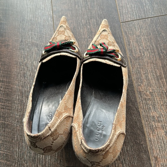 Vintage Gucci canvas heels - 100% authentic - sz 10/40 - TTS - Picture 2 of 5